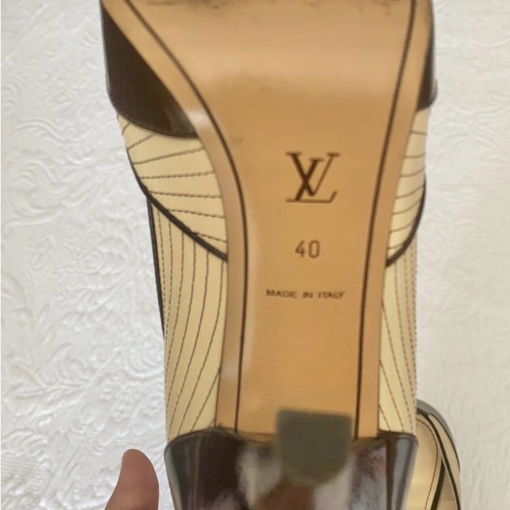 LOUIS VUITTON Quilted Cream-Choco Pointy Cap Toe Heels - Size: 40 EU - Picture 10 of 10